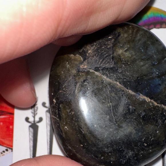 Pilished Labradorite Palm stone A grade - Picture 2 of 15